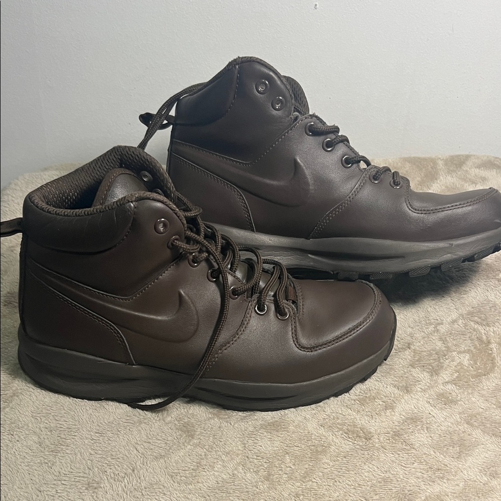 Nike Men's Dark Brown Boots